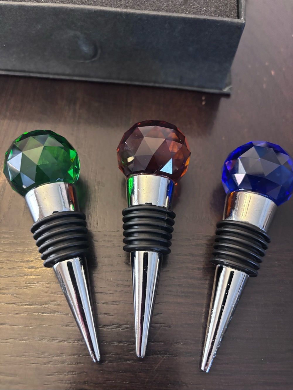 Crystal wine stoppers with preserver